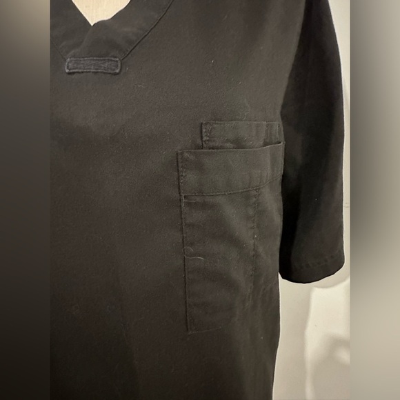 Grey’s Anatomy by Barco Medium Black V-Neck Scrub Top - Picture 2 of 5